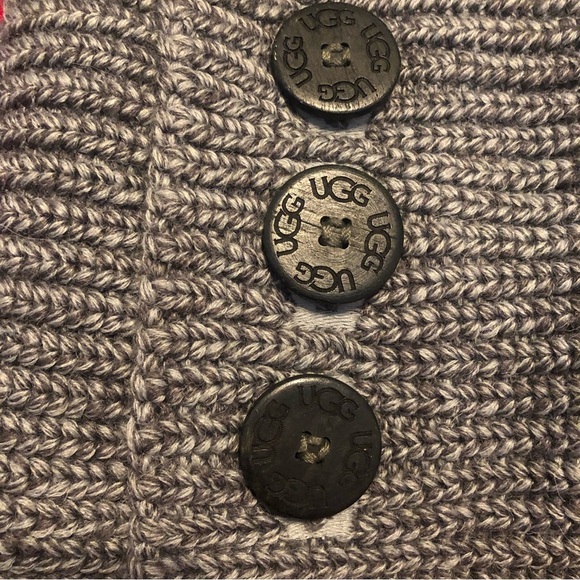 UGG Classic Cardy knitted sweater 3 button fold over boots.Silver color. Size: 8 - Picture 11 of 16